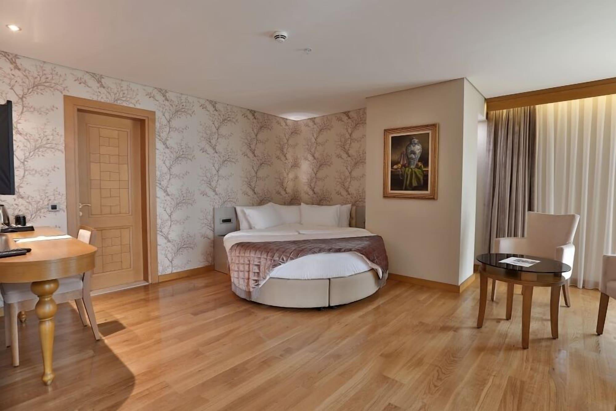 Queen Hotel & Spa Istanbul Exterior foto