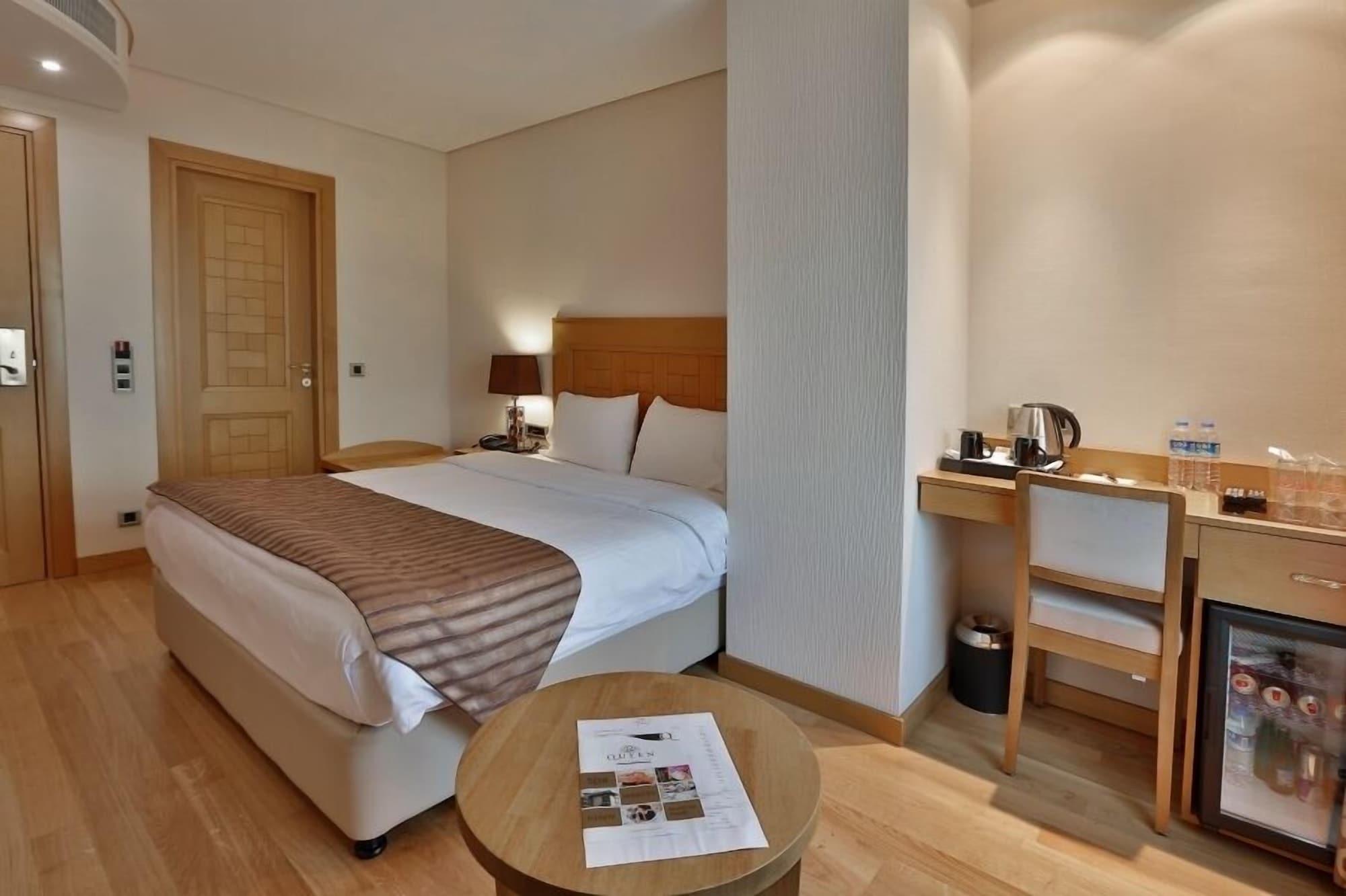 Queen Hotel & Spa Istanbul Exterior foto